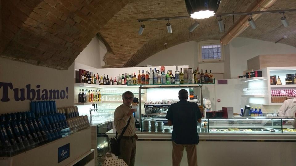 bar pasticceria e baci perugina!