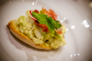 starter 2 (brischetta all'uovo e bacon croccante)